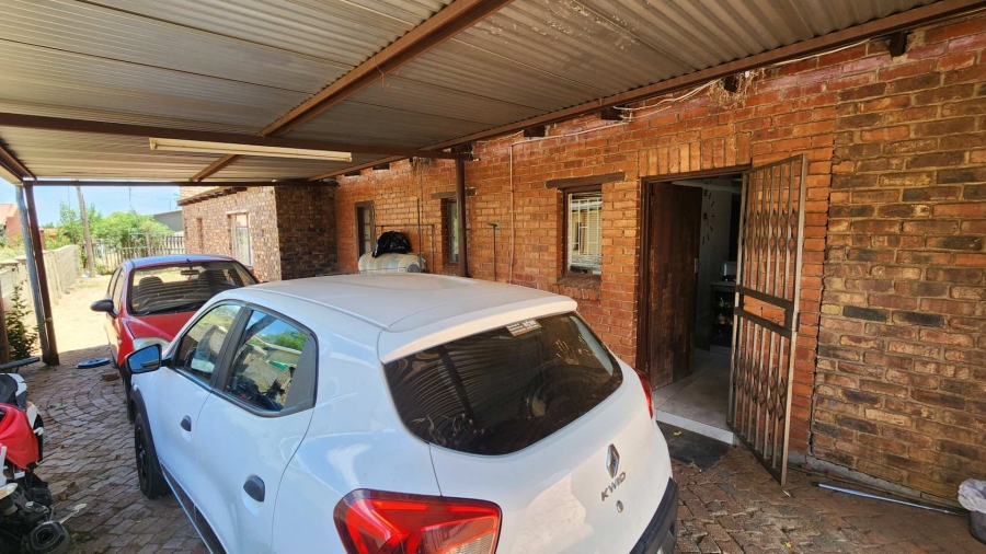 4 Bedroom Property for Sale in Lourierpark Free State